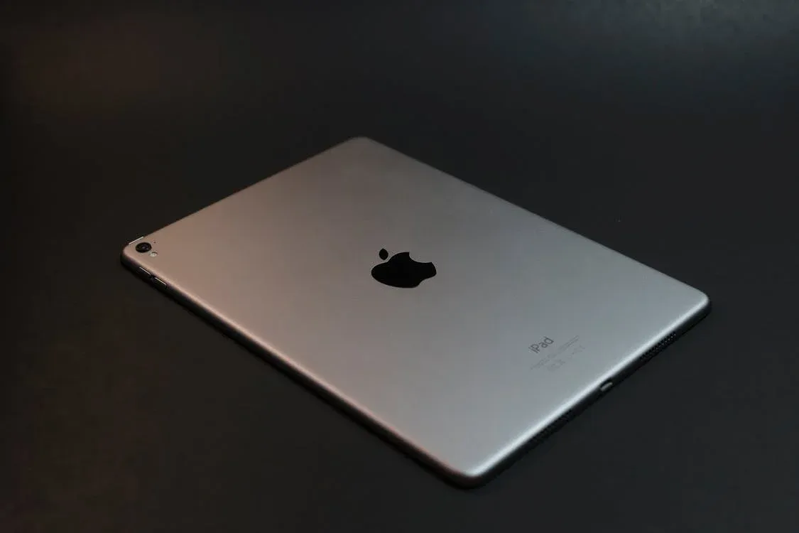Tech Corner: iPad Pro (2021) Review, Or, as a Solicitor, How I Learned to Stop Worrying and Love a Tablet